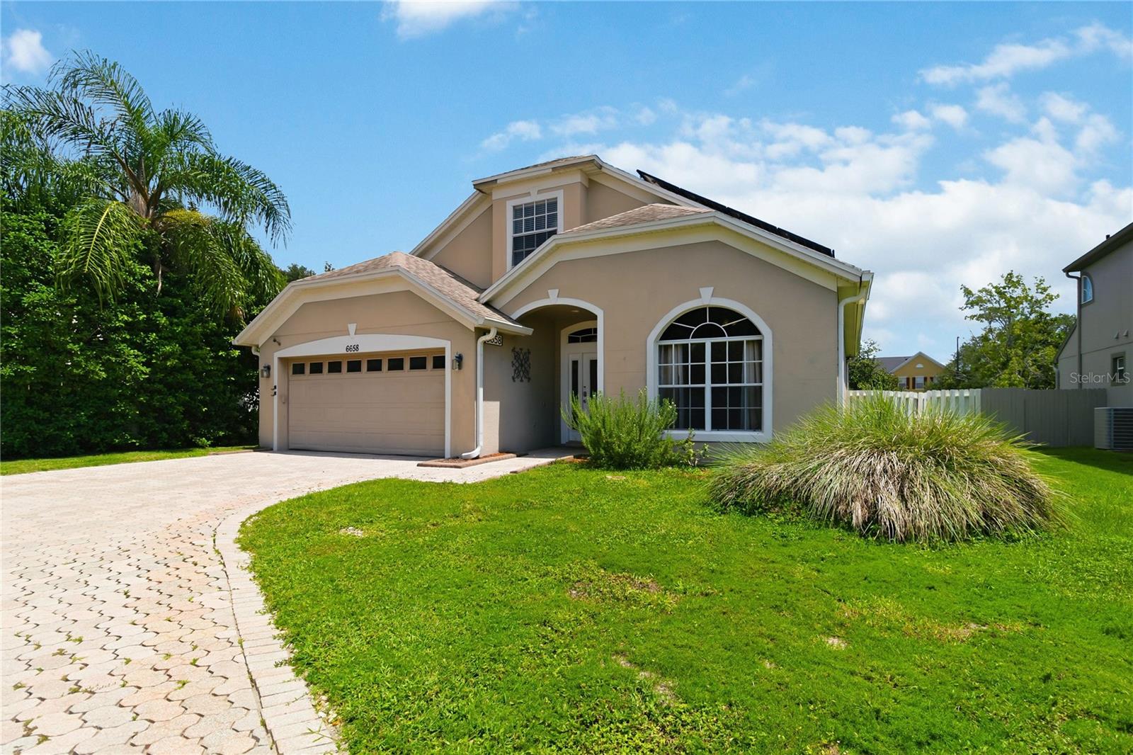 6658 Lake Pembroke Pl Property Photo 3