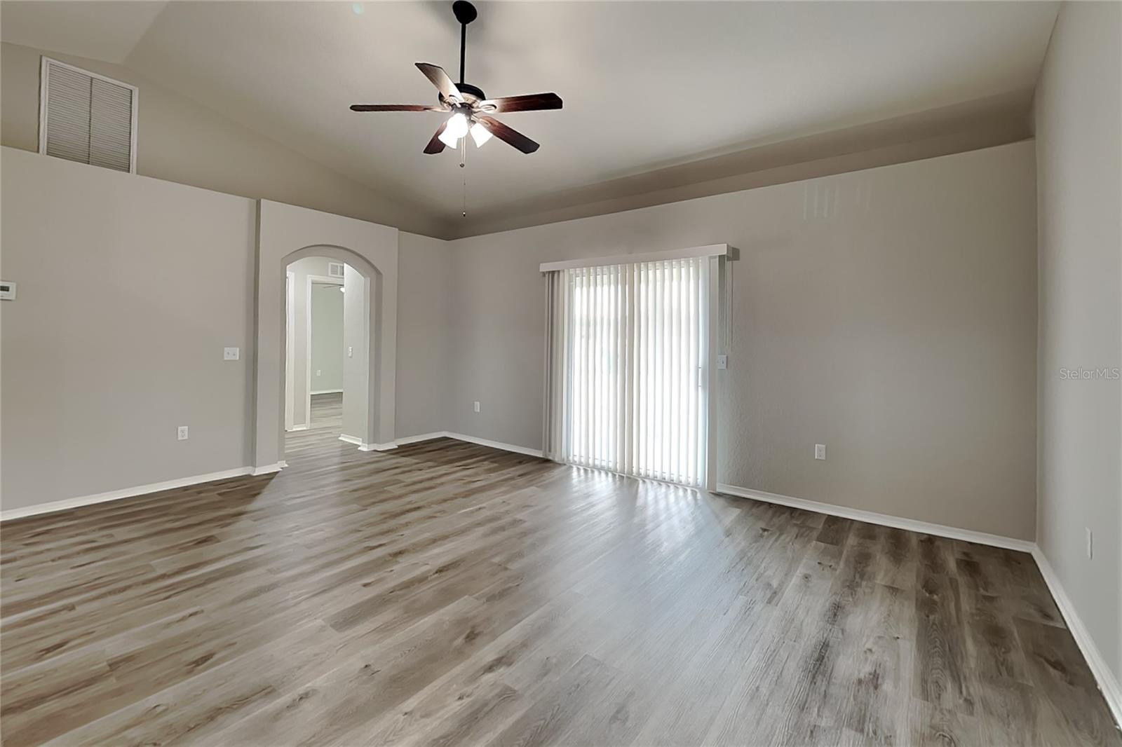 O6436985 Property Photo 2
