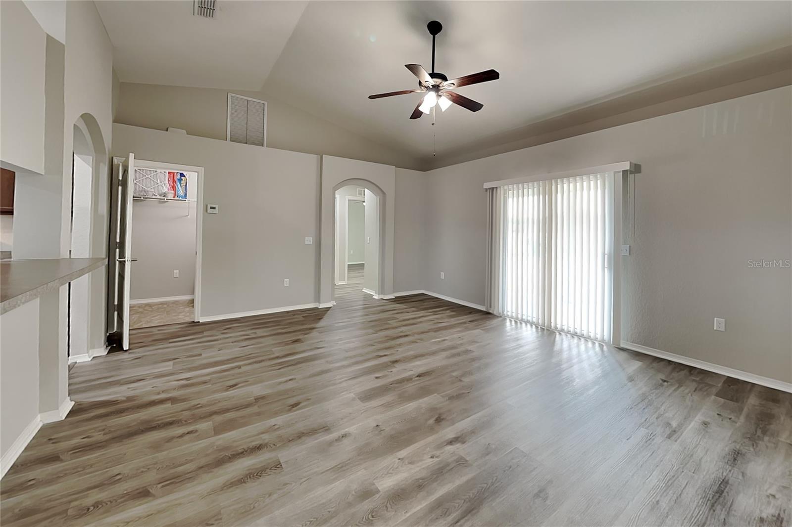 O6436985 Property Photo 3