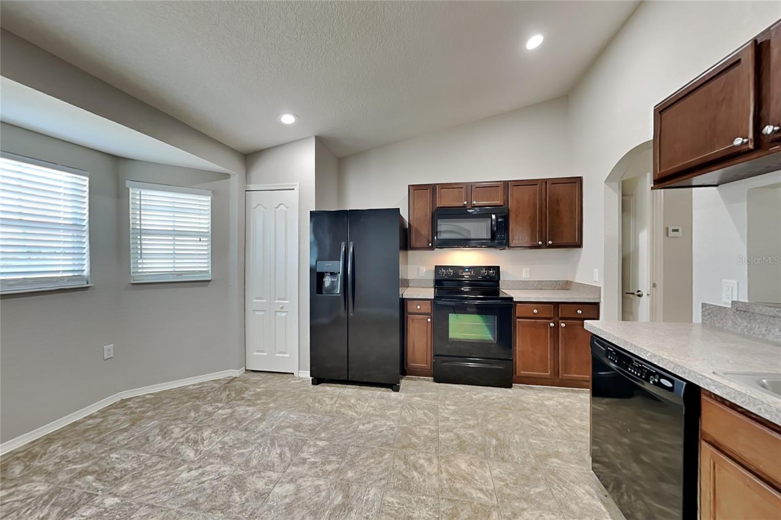 O6436985 Property Photo 4