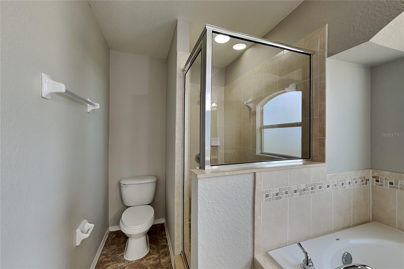 O6436985 Property Photo 7