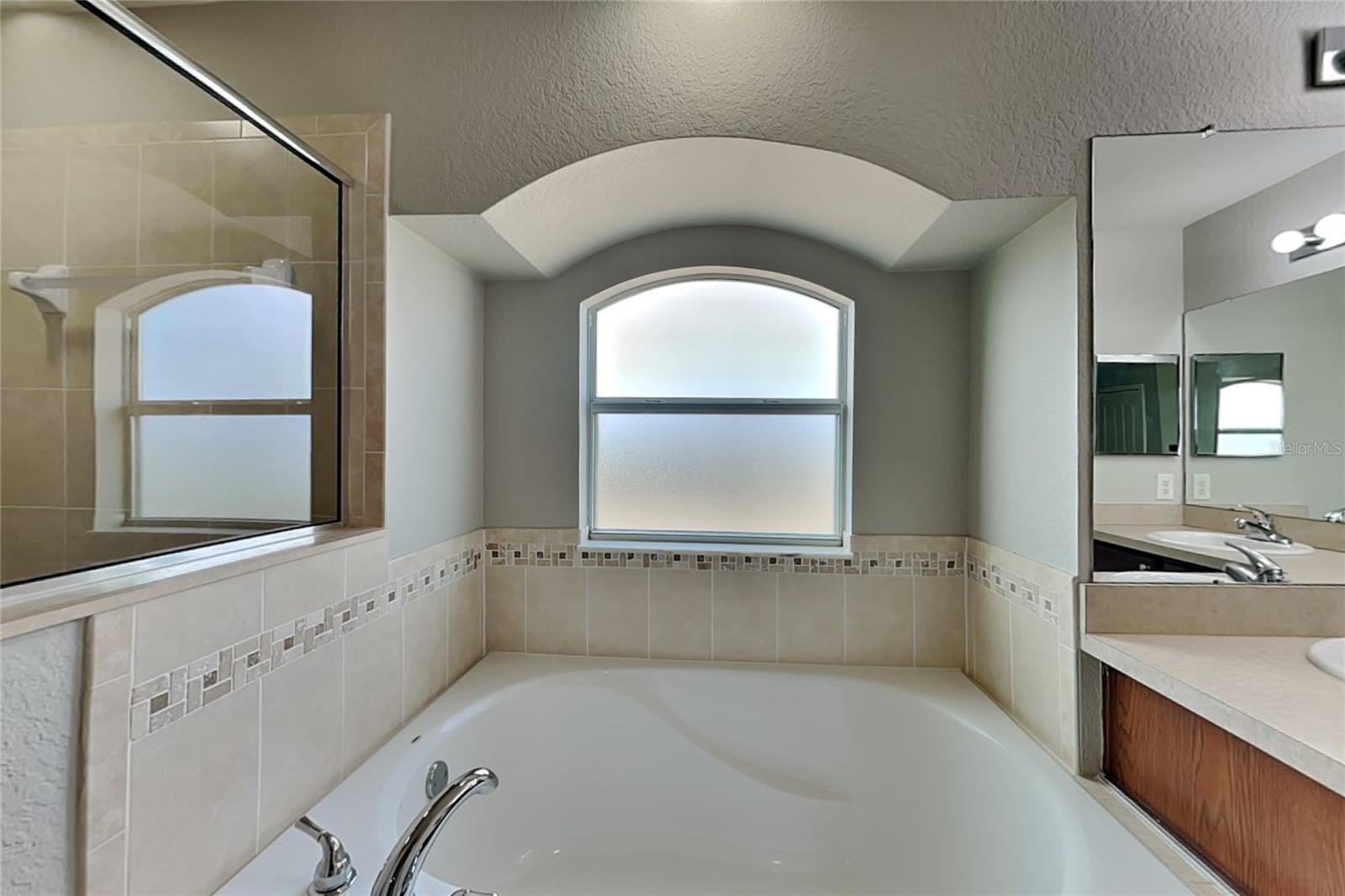 O6436985 Property Photo 9