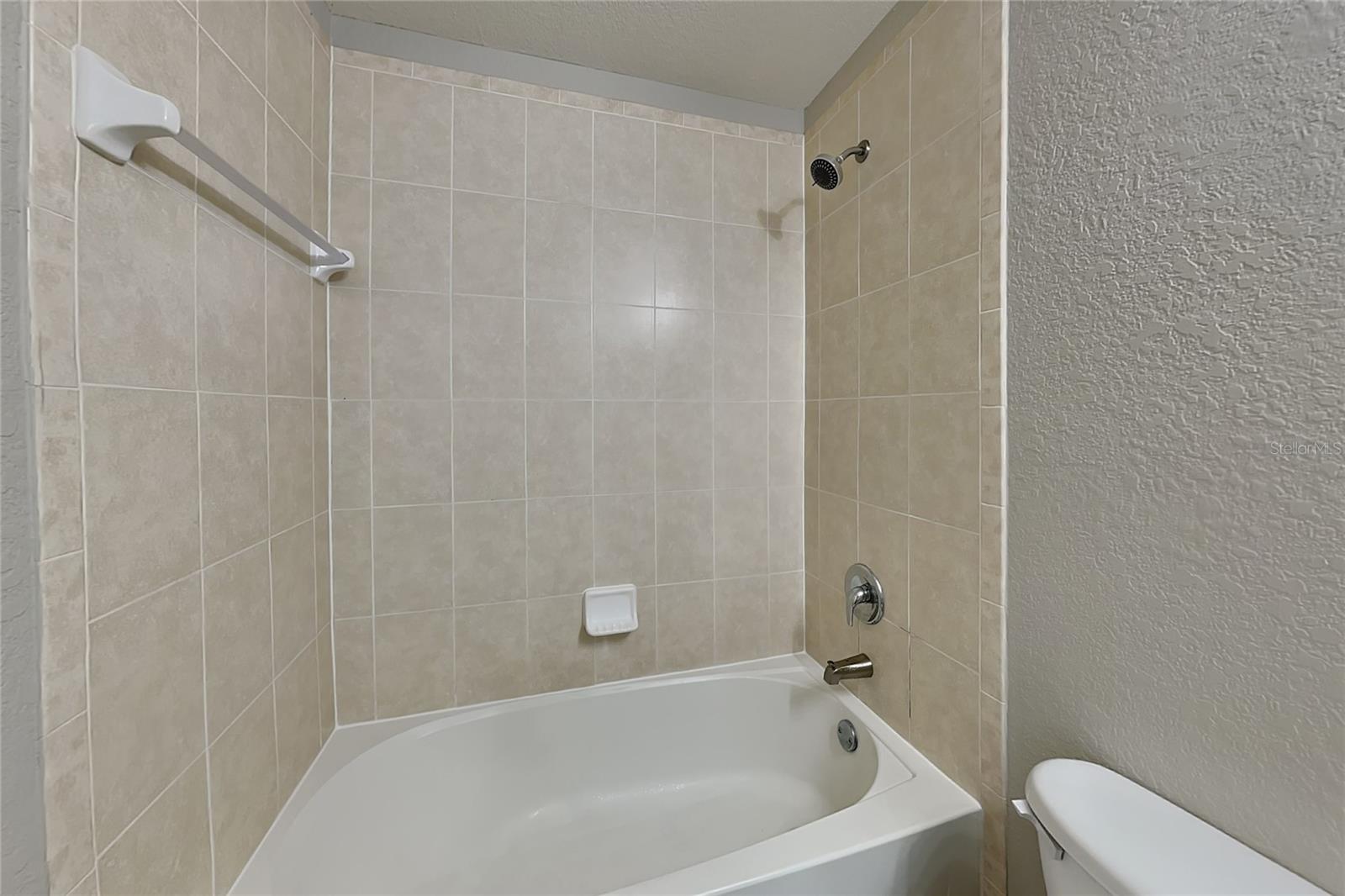 O6436985 Property Photo 12