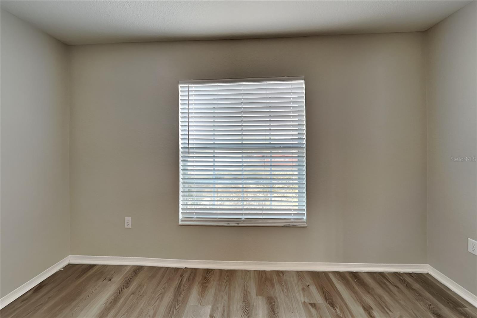 O6436985 Property Photo 14