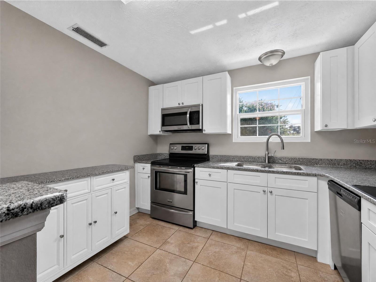 4386 Lake Underhill Rd #d Property Photo 9