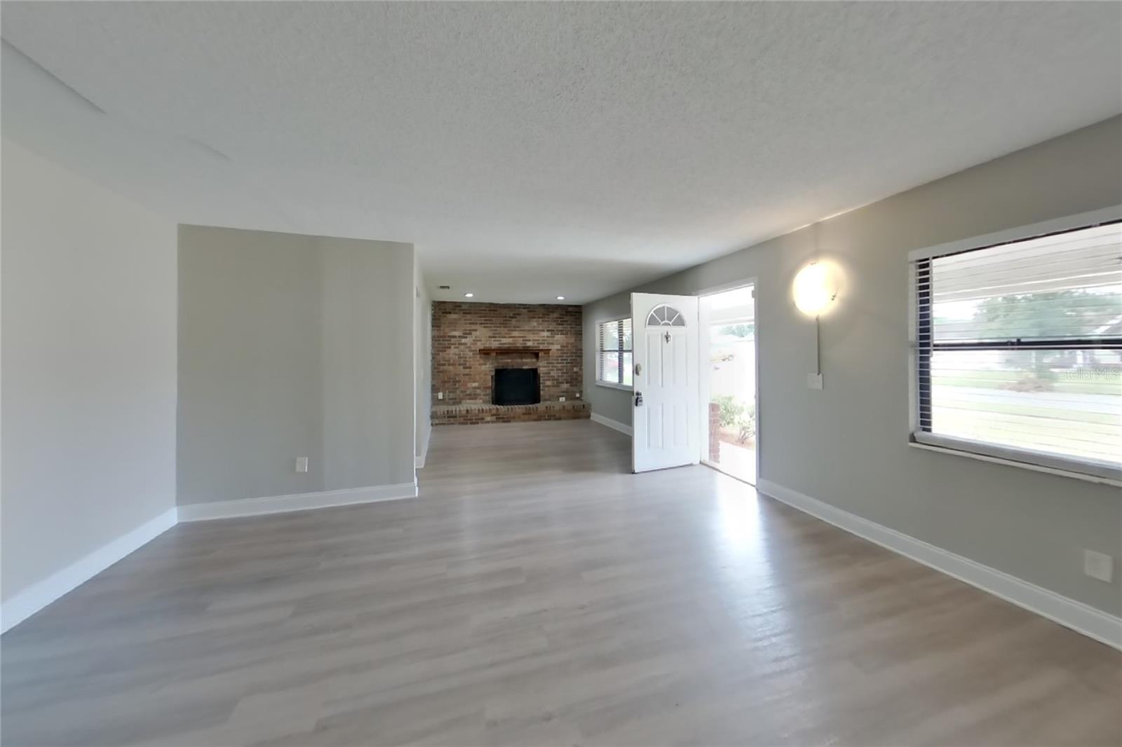 O6436987 Property Photo 2