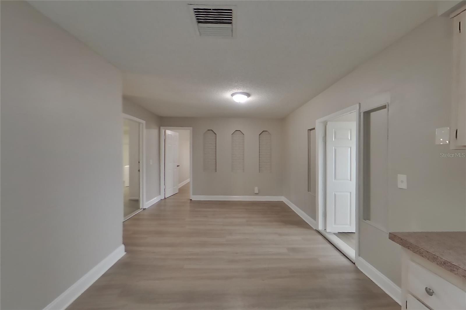 O6436987 Property Photo 4