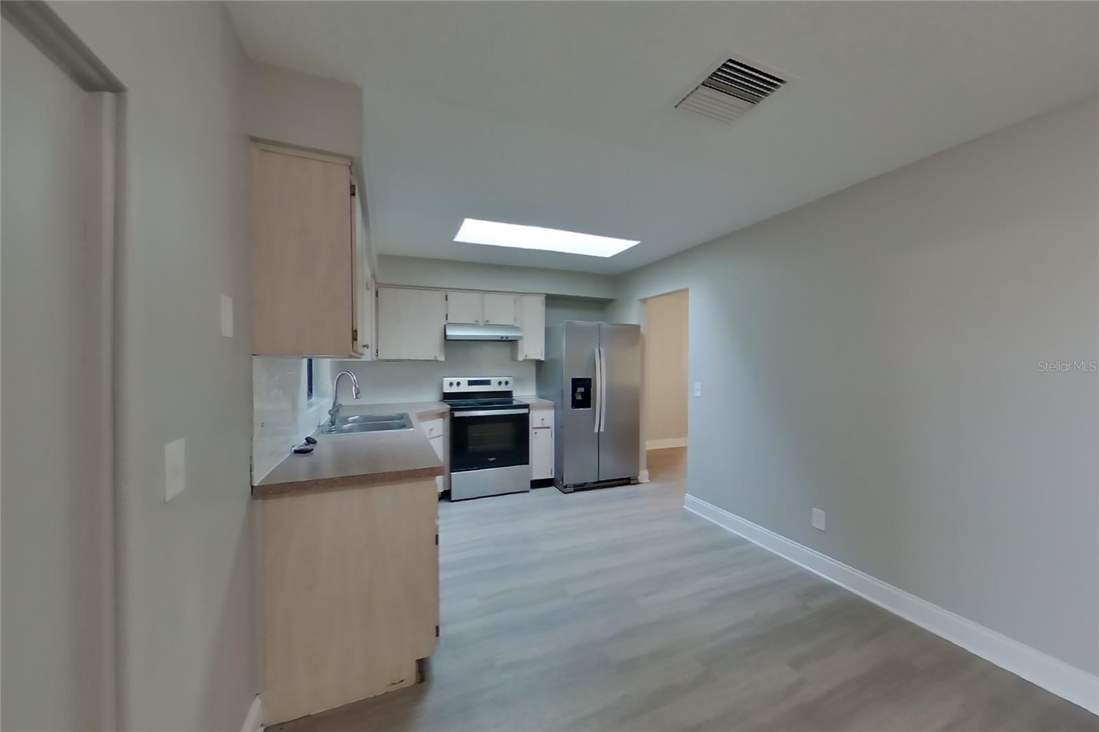 O6436987 Property Photo 6