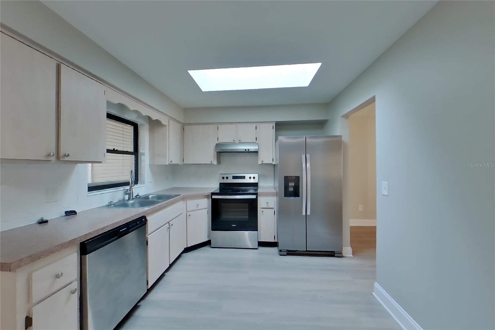 O6436987 Property Photo 7