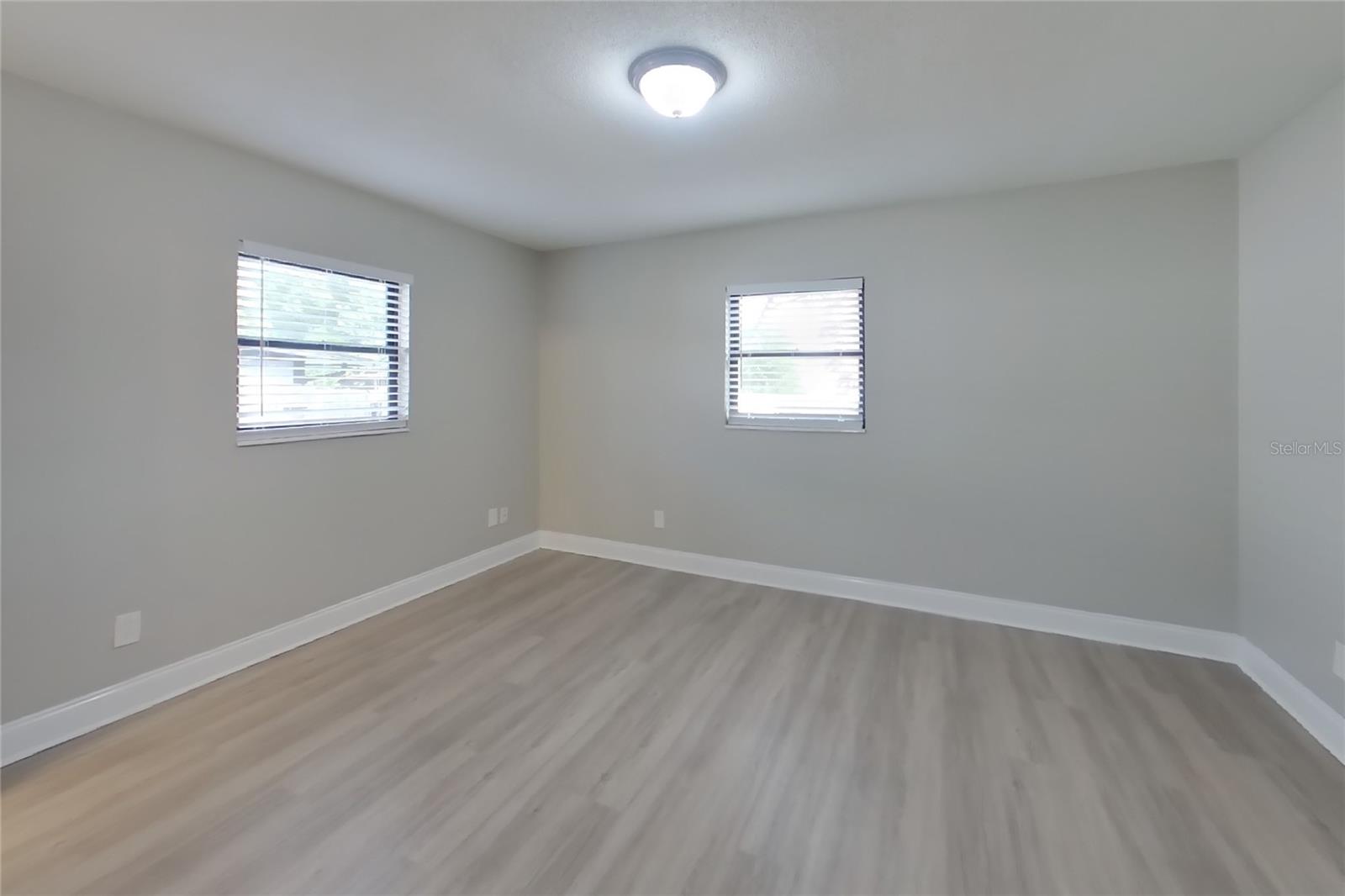 O6436987 Property Photo 9
