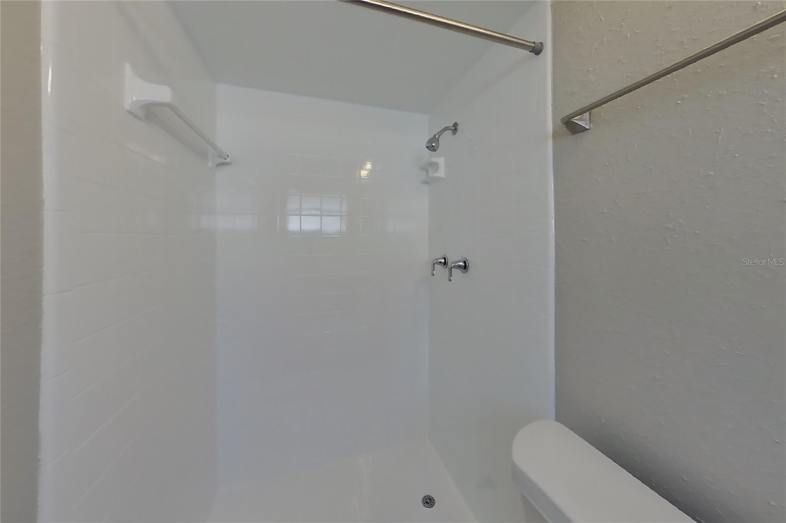 O6436987 Property Photo 11
