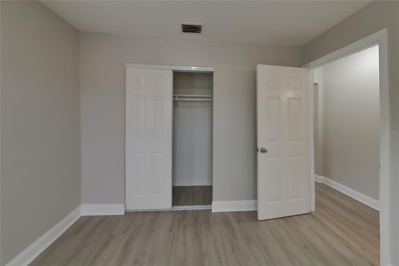 O6436987 Property Photo 13