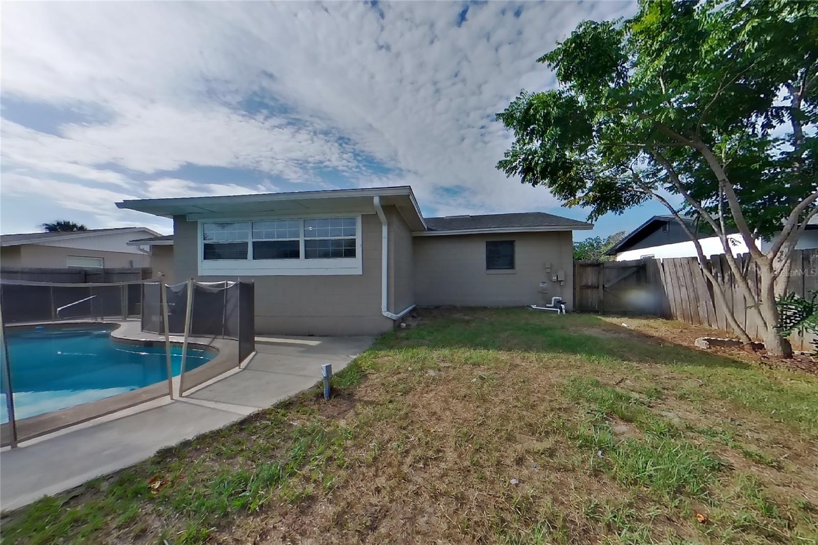 O6436987 Property Photo 17