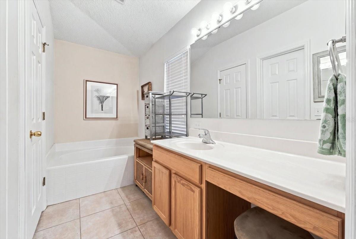 16939 Corner Bay Ct Property Photo 5