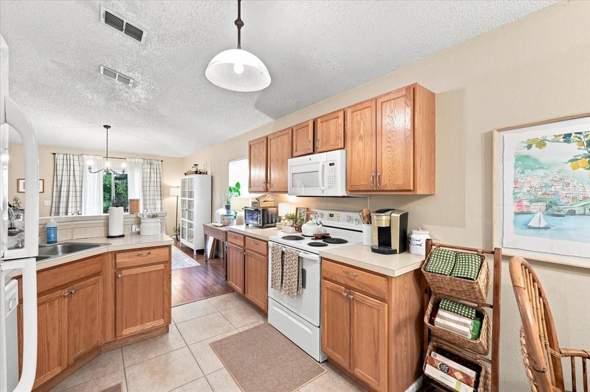 16939 Corner Bay Ct Property Photo 8