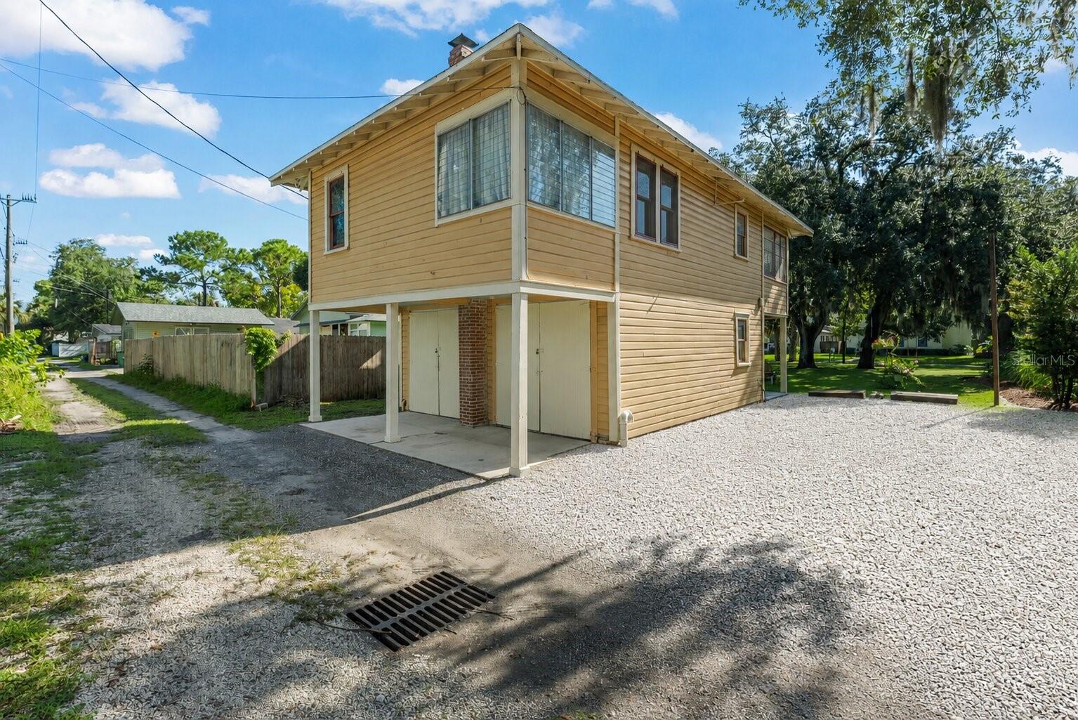 1018 S Elm Ave Property Photo 24
