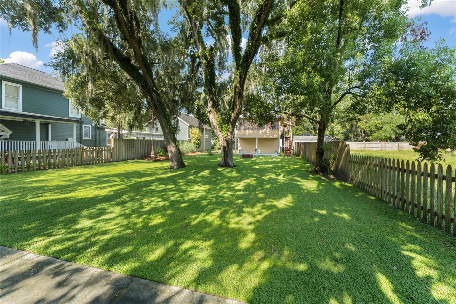 1018 S Elm Ave Property Photo 30