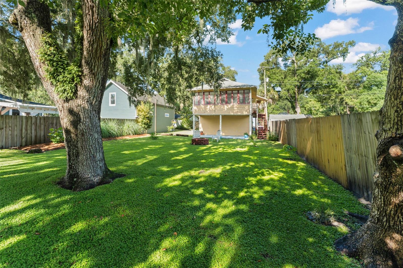 1018 S Elm Ave Property Photo 32