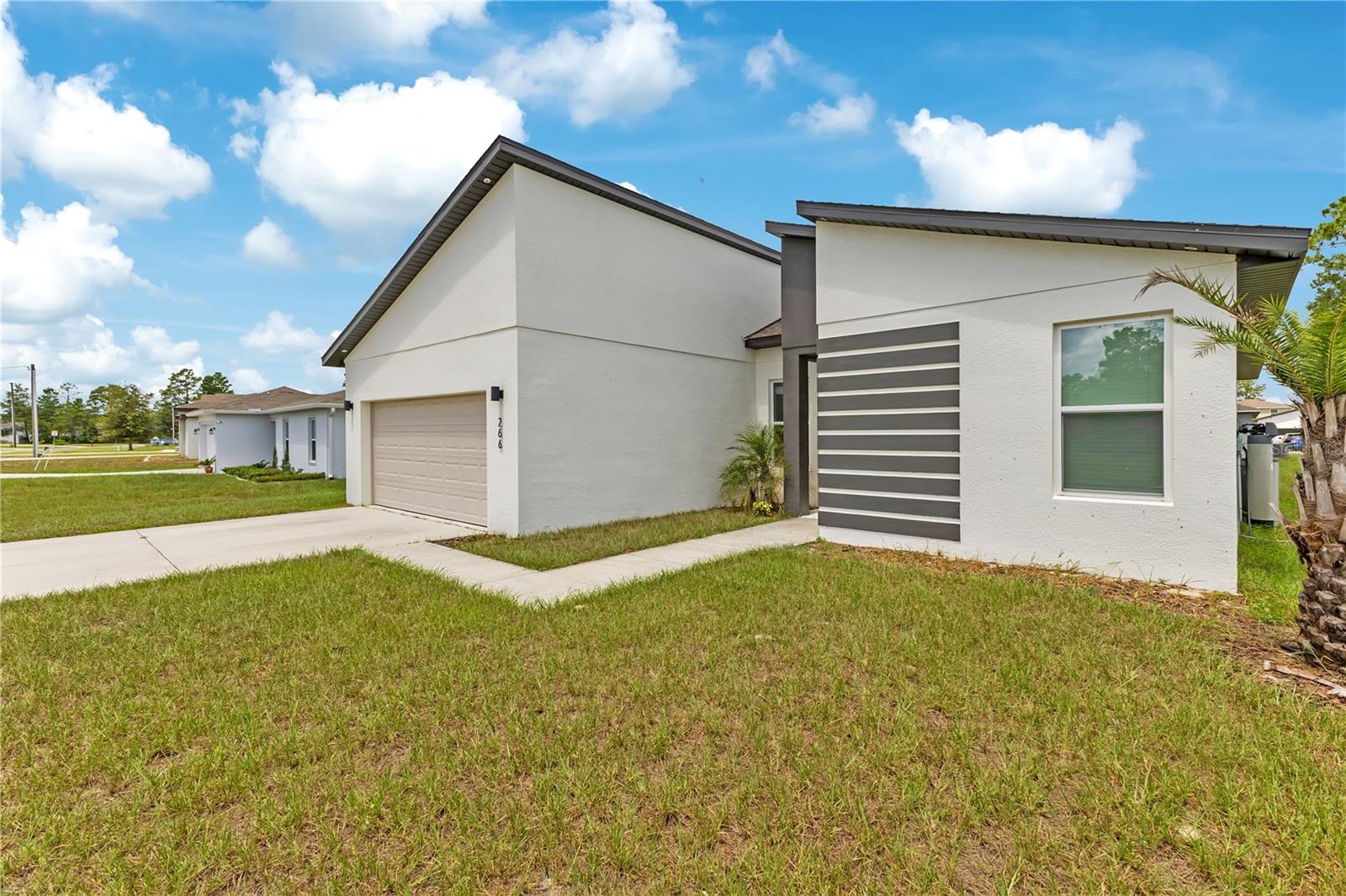266 Hyacinth Ct Property Photo 2
