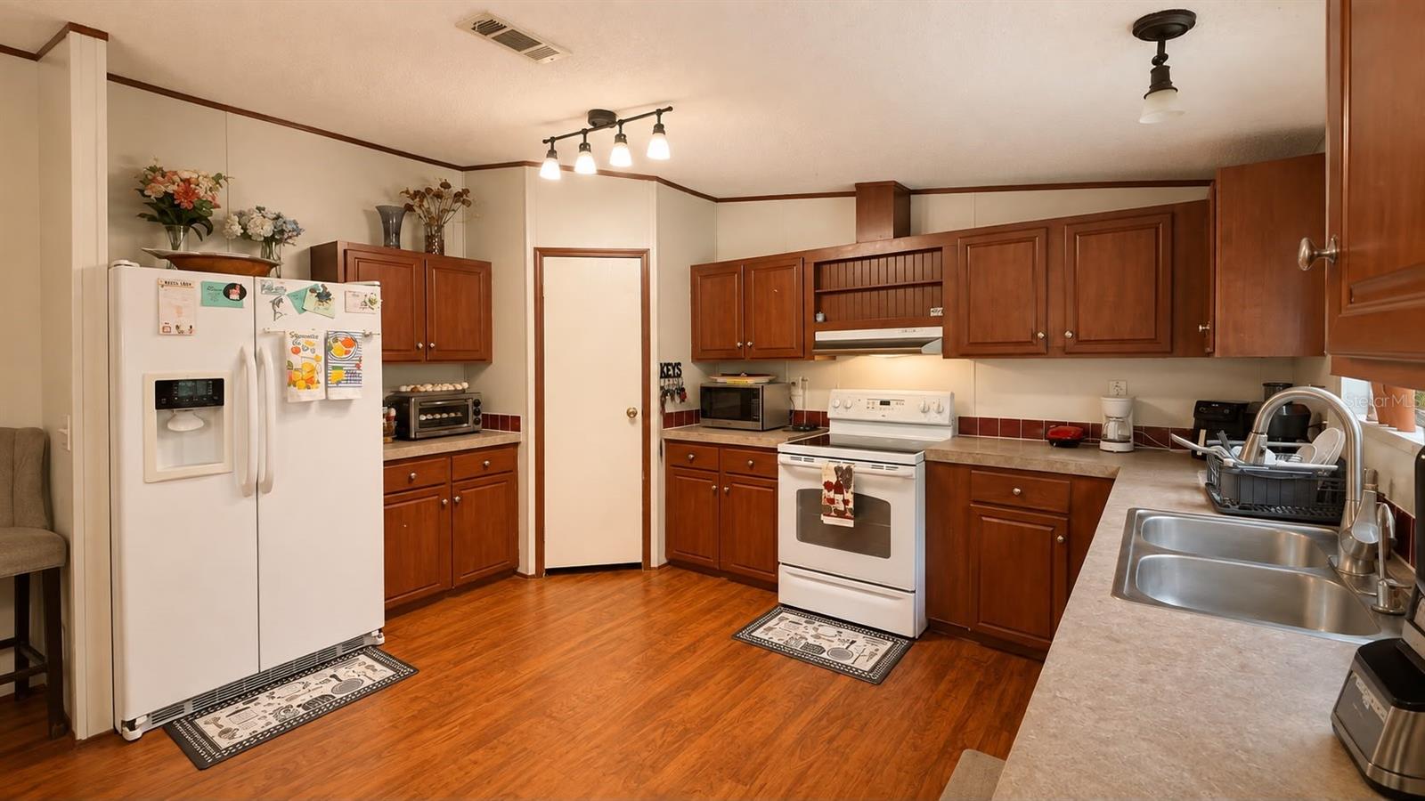 1735 Oakland Rd E Property Photo 14