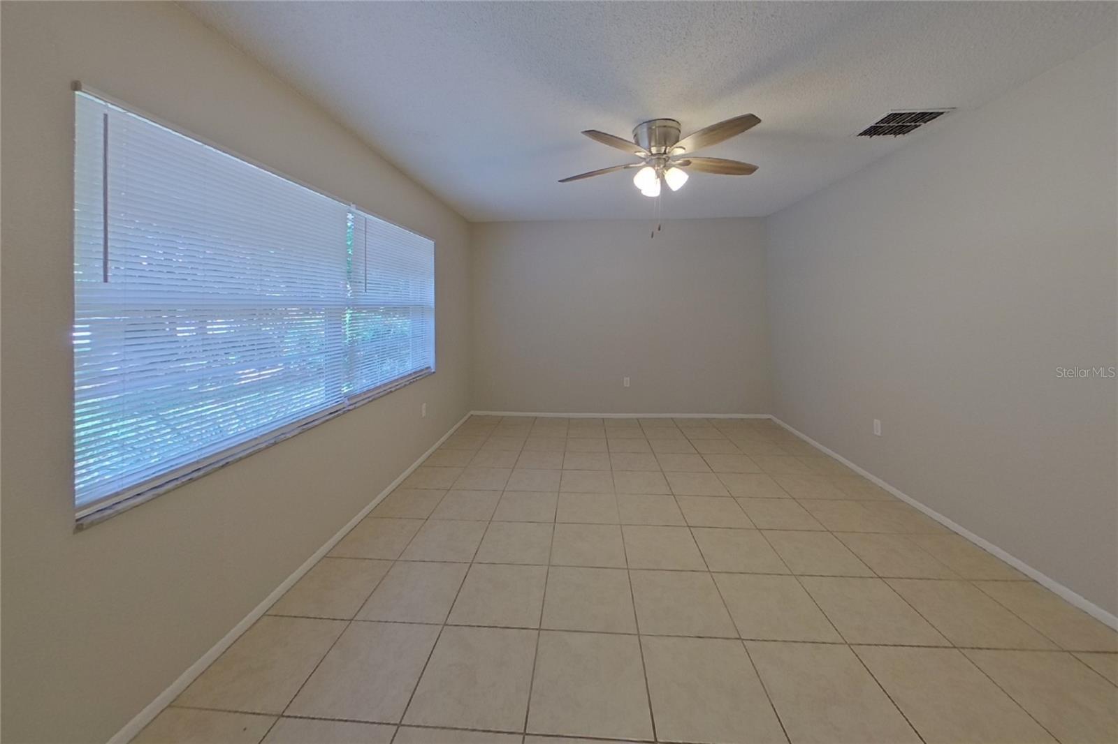 O6437074 Property Photo 3