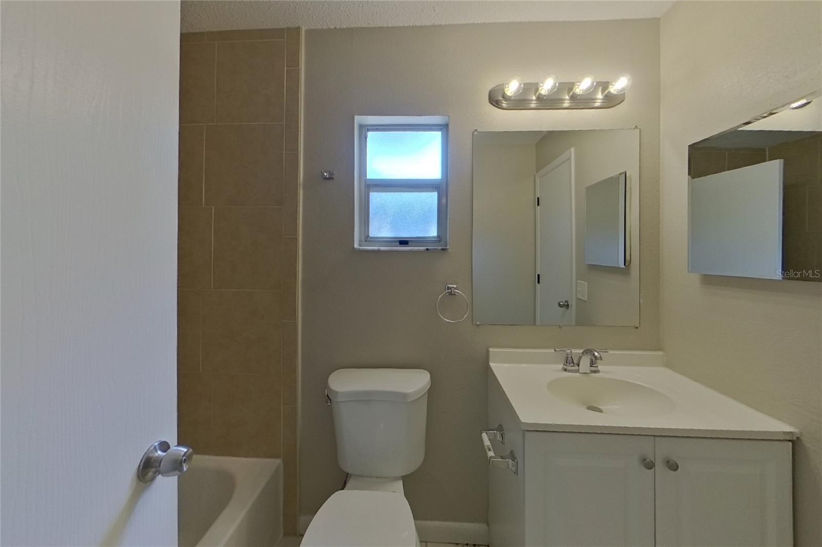O6437074 Property Photo 13