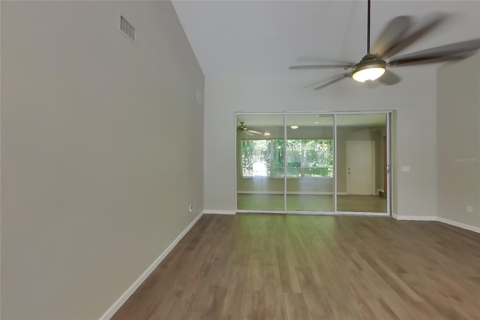 O6437098 Property Photo 2
