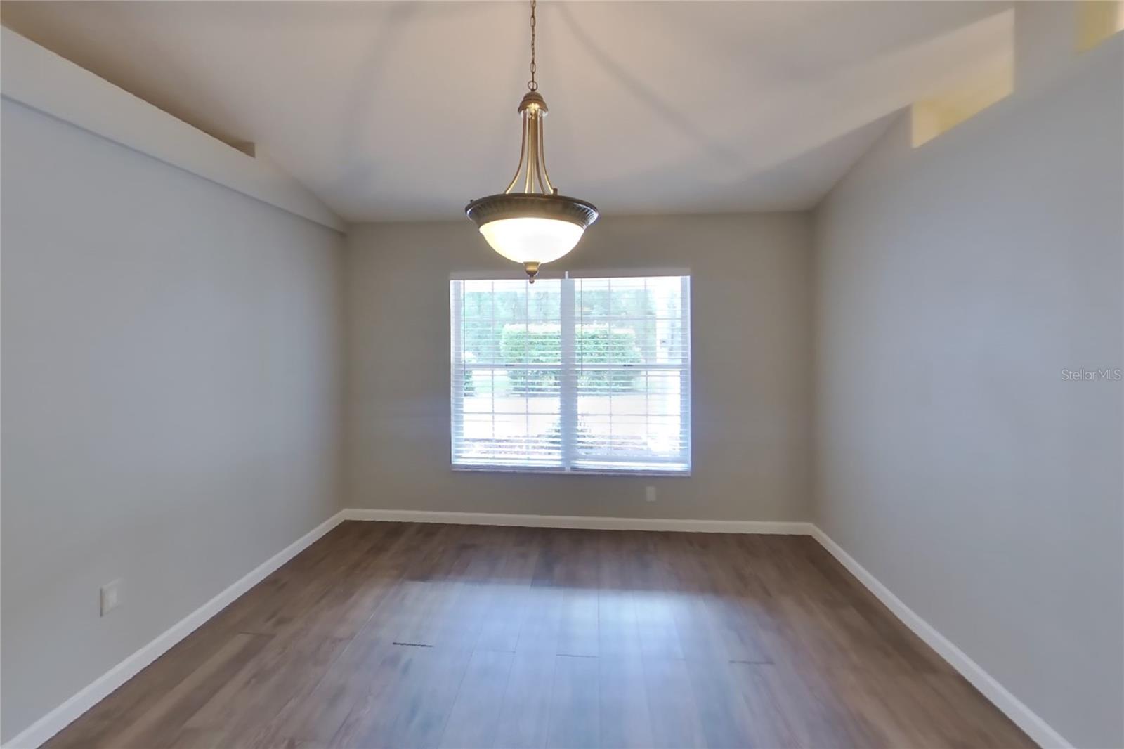 O6437098 Property Photo 3