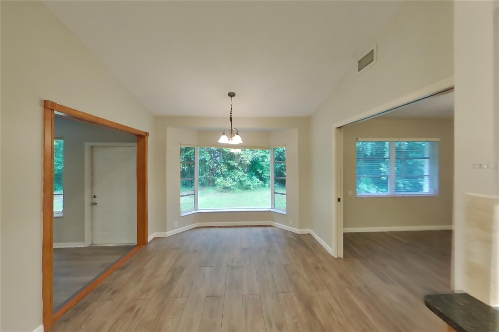 O6437098 Property Photo 4