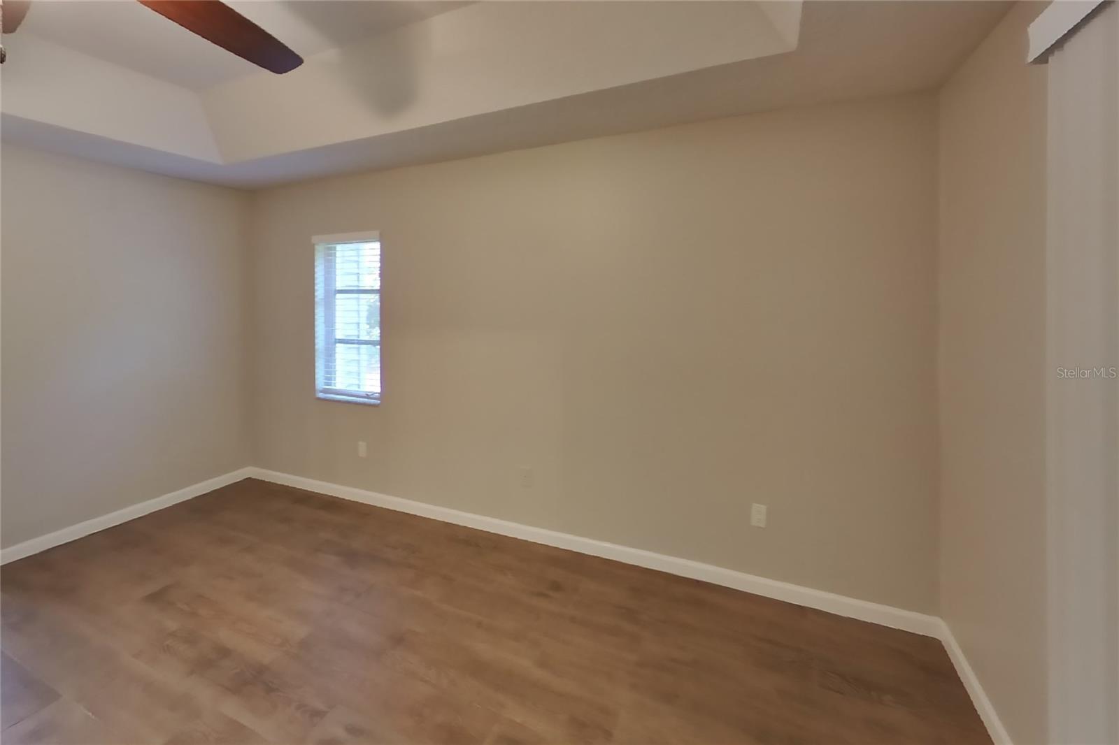 O6437098 Property Photo 7