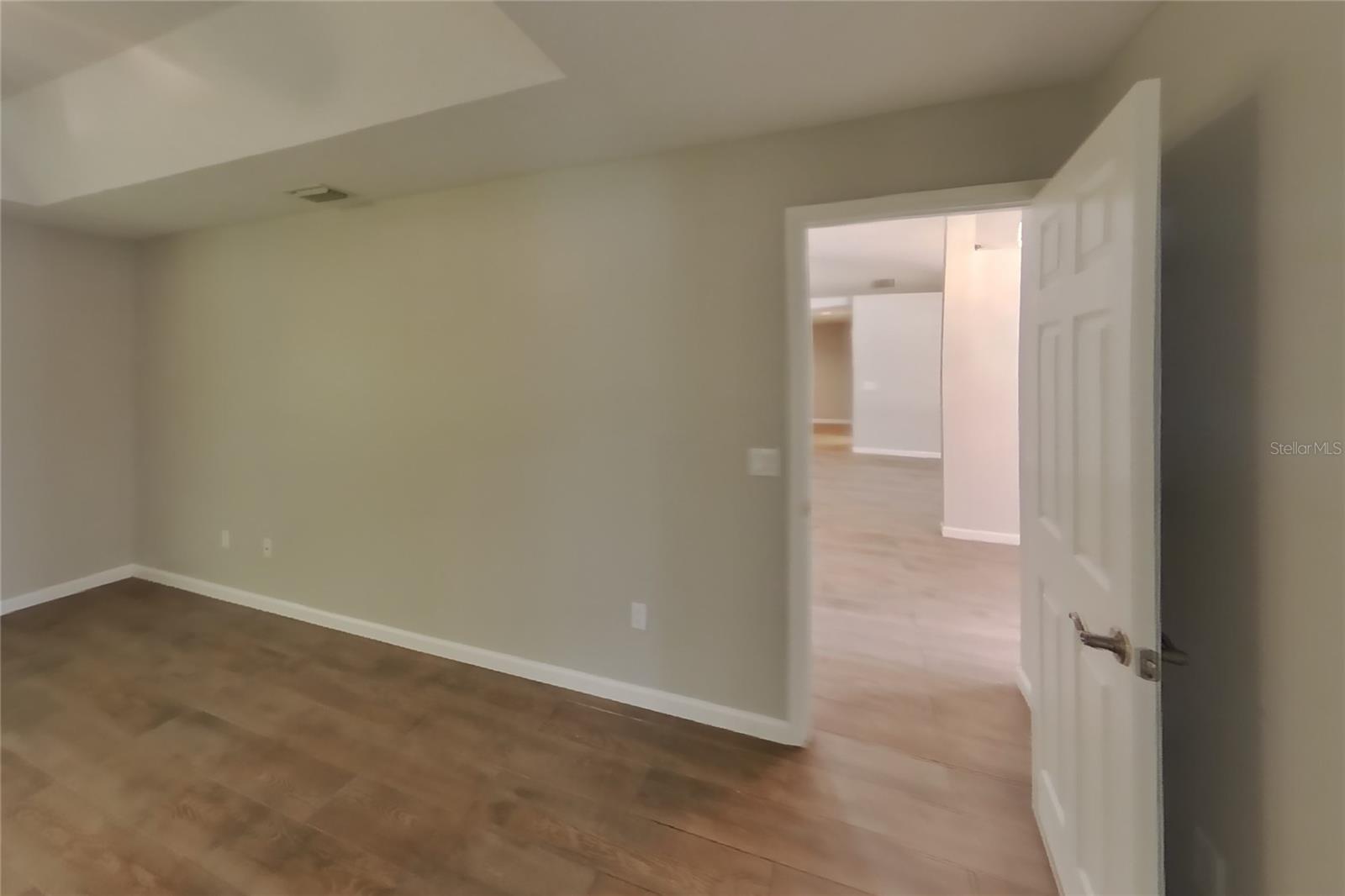 O6437098 Property Photo 9