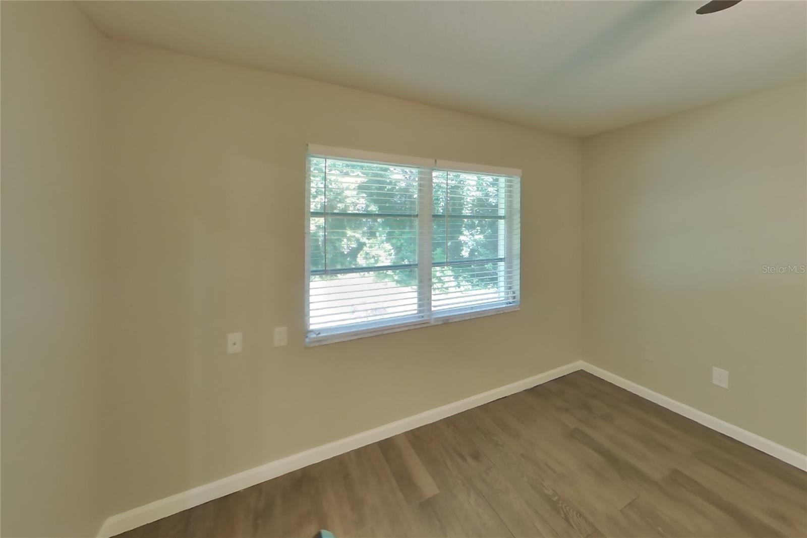 O6437098 Property Photo 13