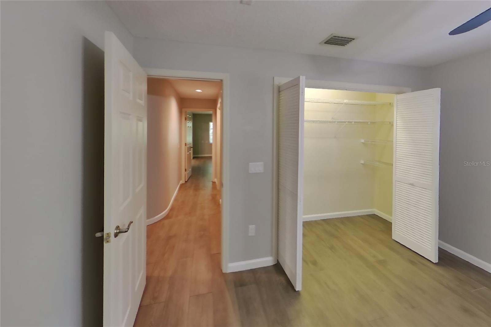 O6437098 Property Photo 14