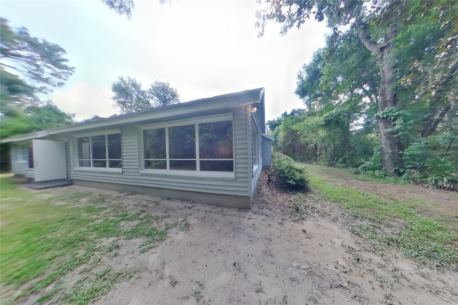 O6437098 Property Photo 18