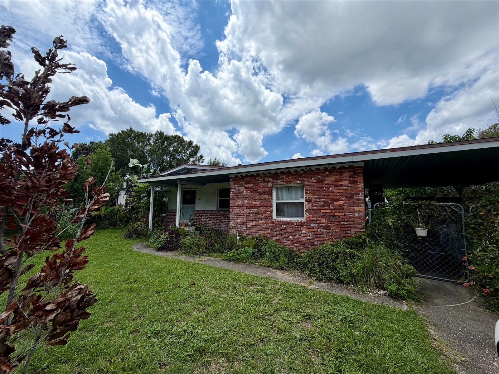 2900 Sanka Dr Property Photo 2