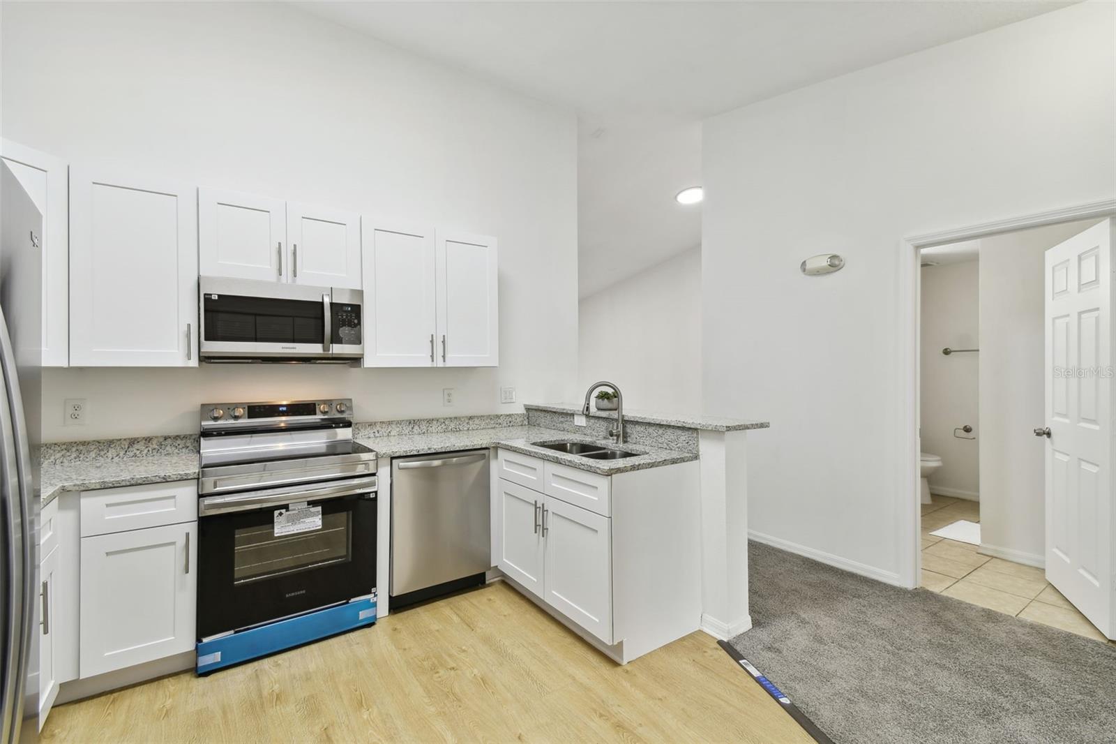 8827 Grand Palms Cir #b Property Photo 3