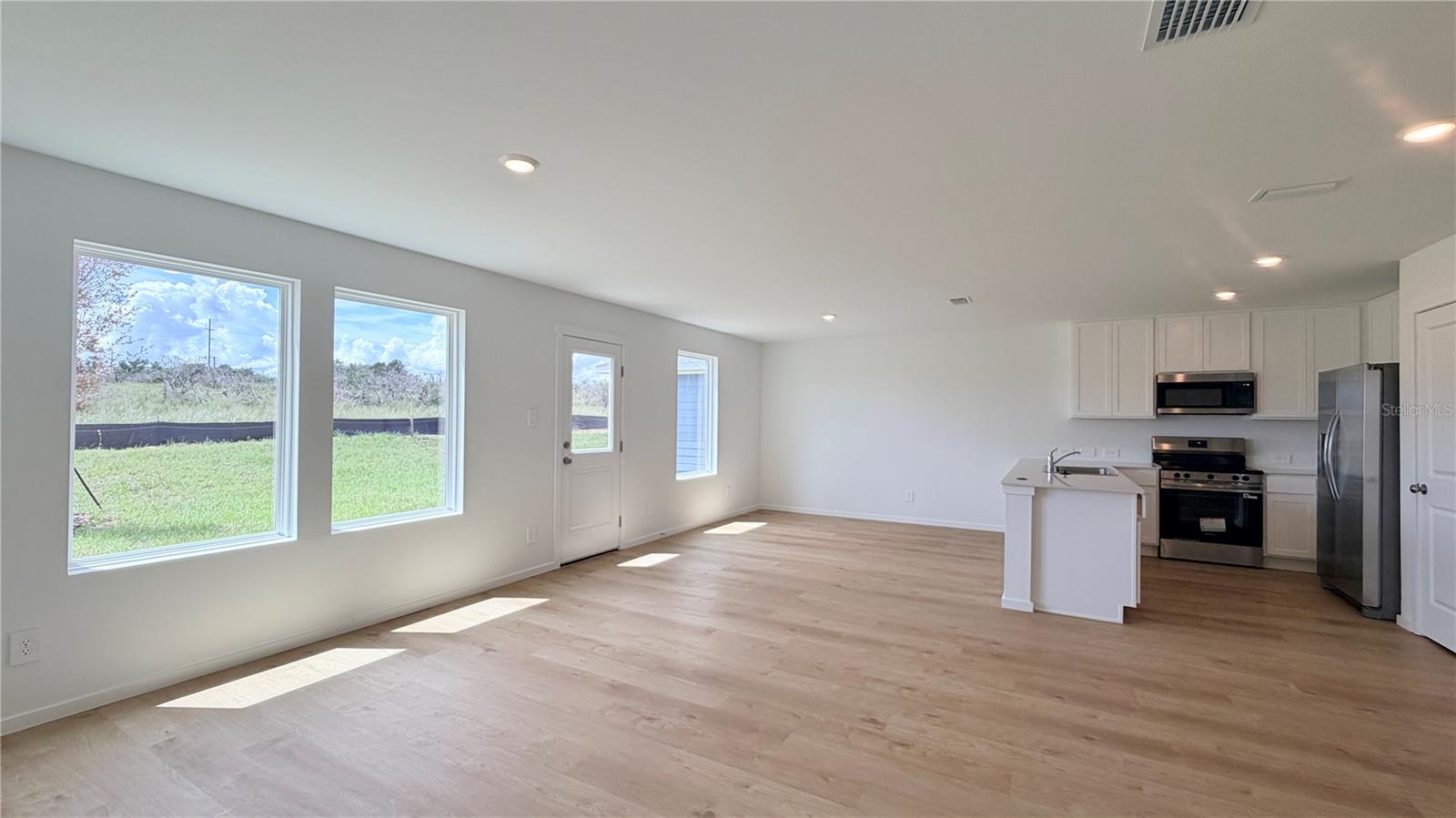 583 Artemis St Property Photo 14