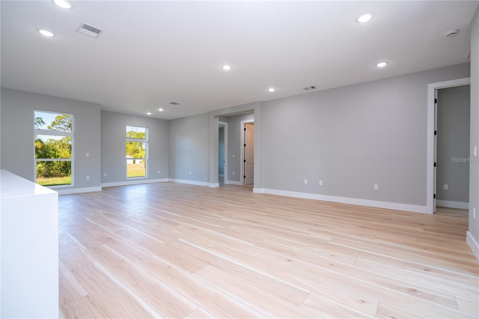 49 Santa Fe St Property Photo 17