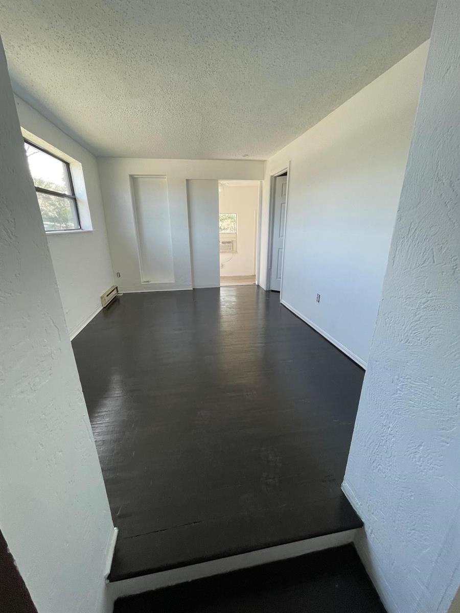1142 Berkshire Rd Property Photo 4