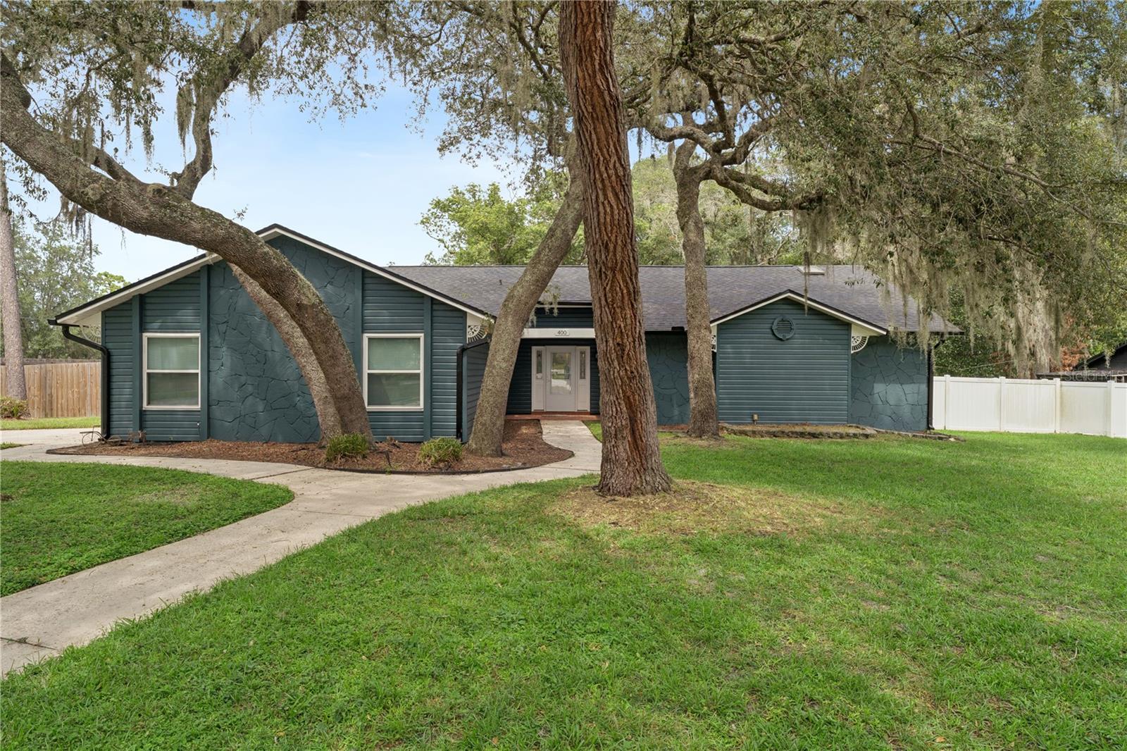 400 Columbus Cir Property Photo 1