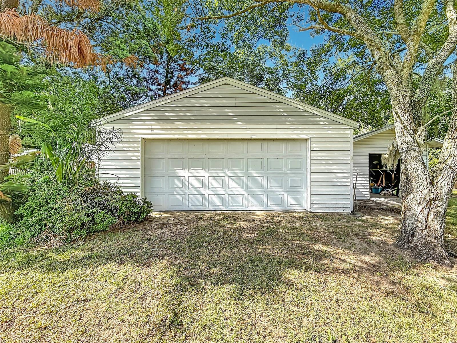 3271 Robinson St Property Photo 2
