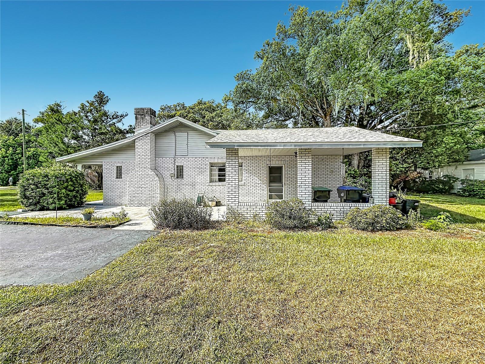 3271 Robinson St Property Photo 4