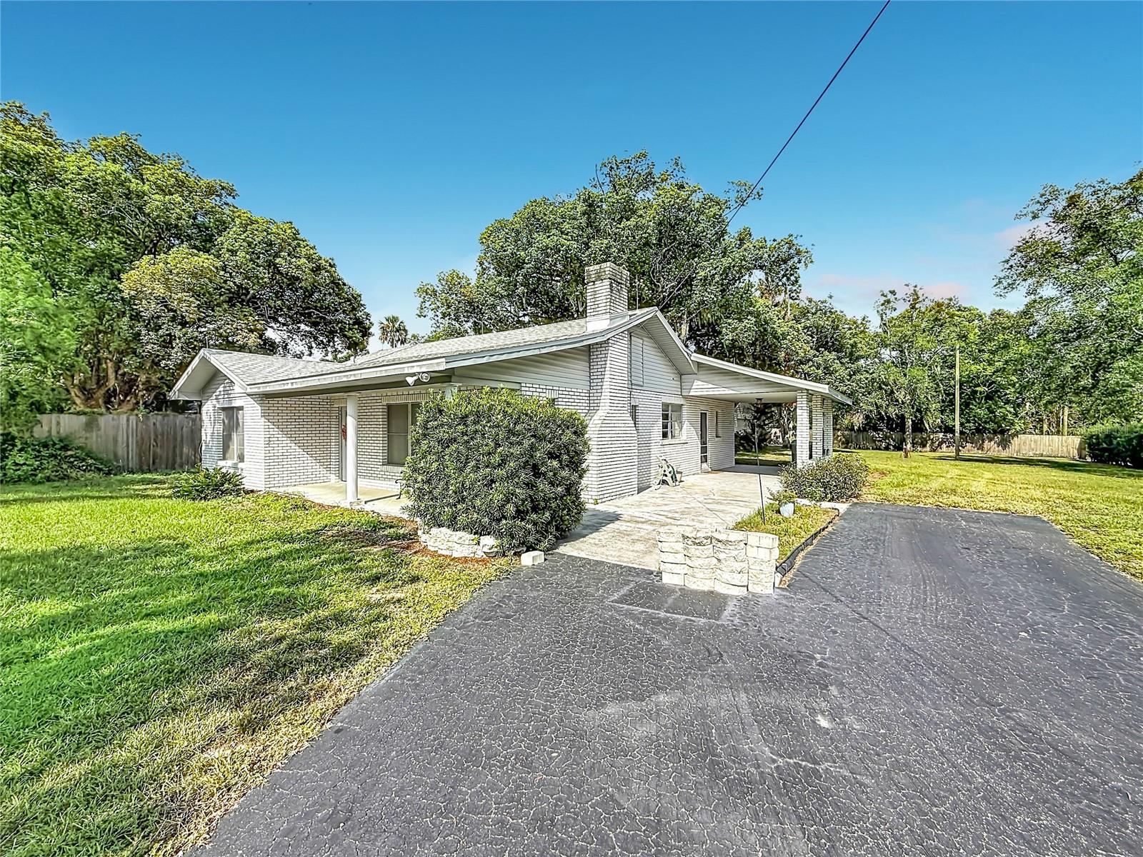 3271 Robinson St Property Photo 5
