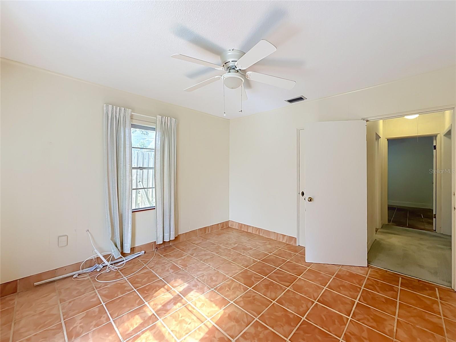 3271 Robinson St Property Photo 12