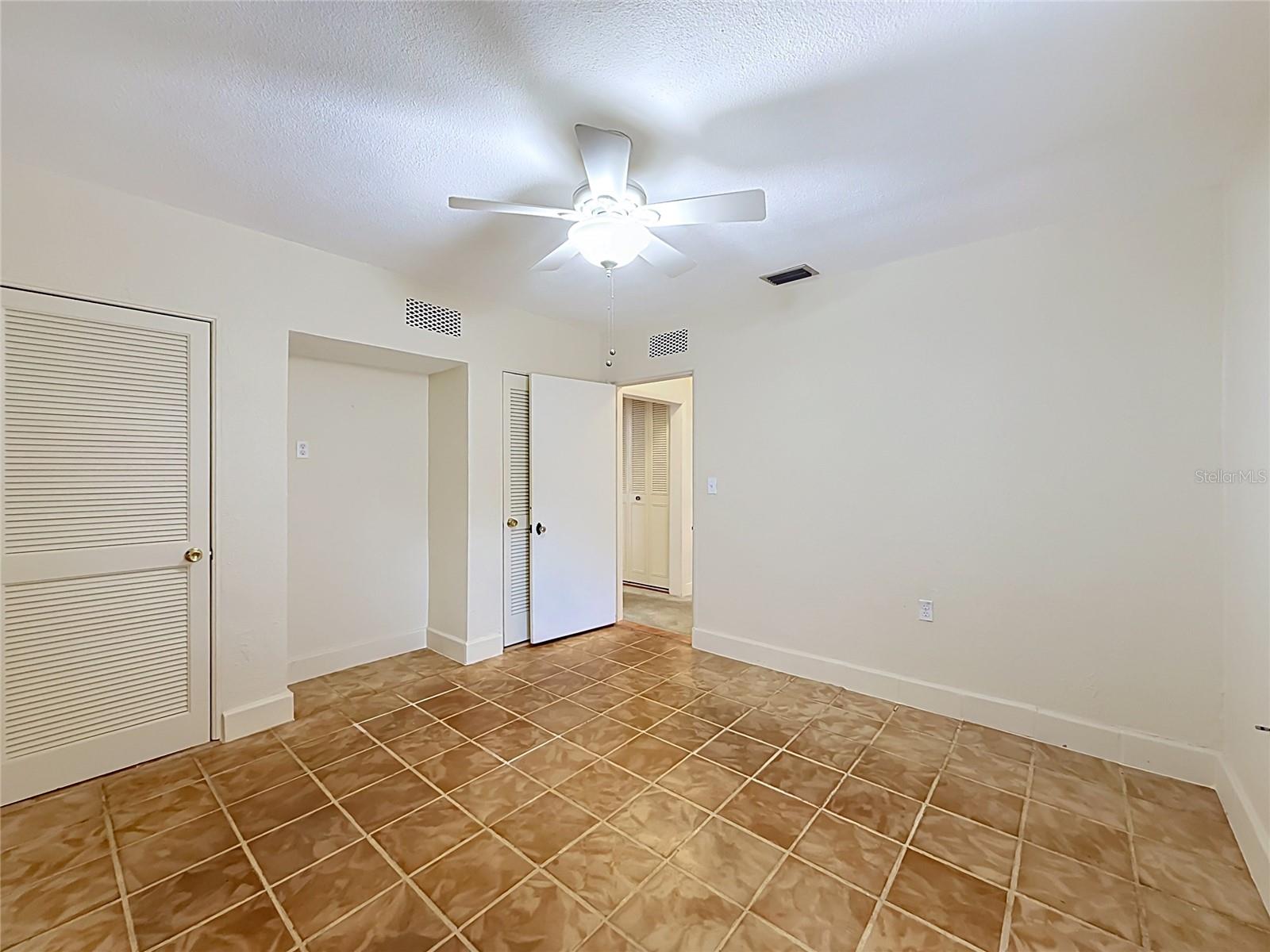 3271 Robinson St Property Photo 18