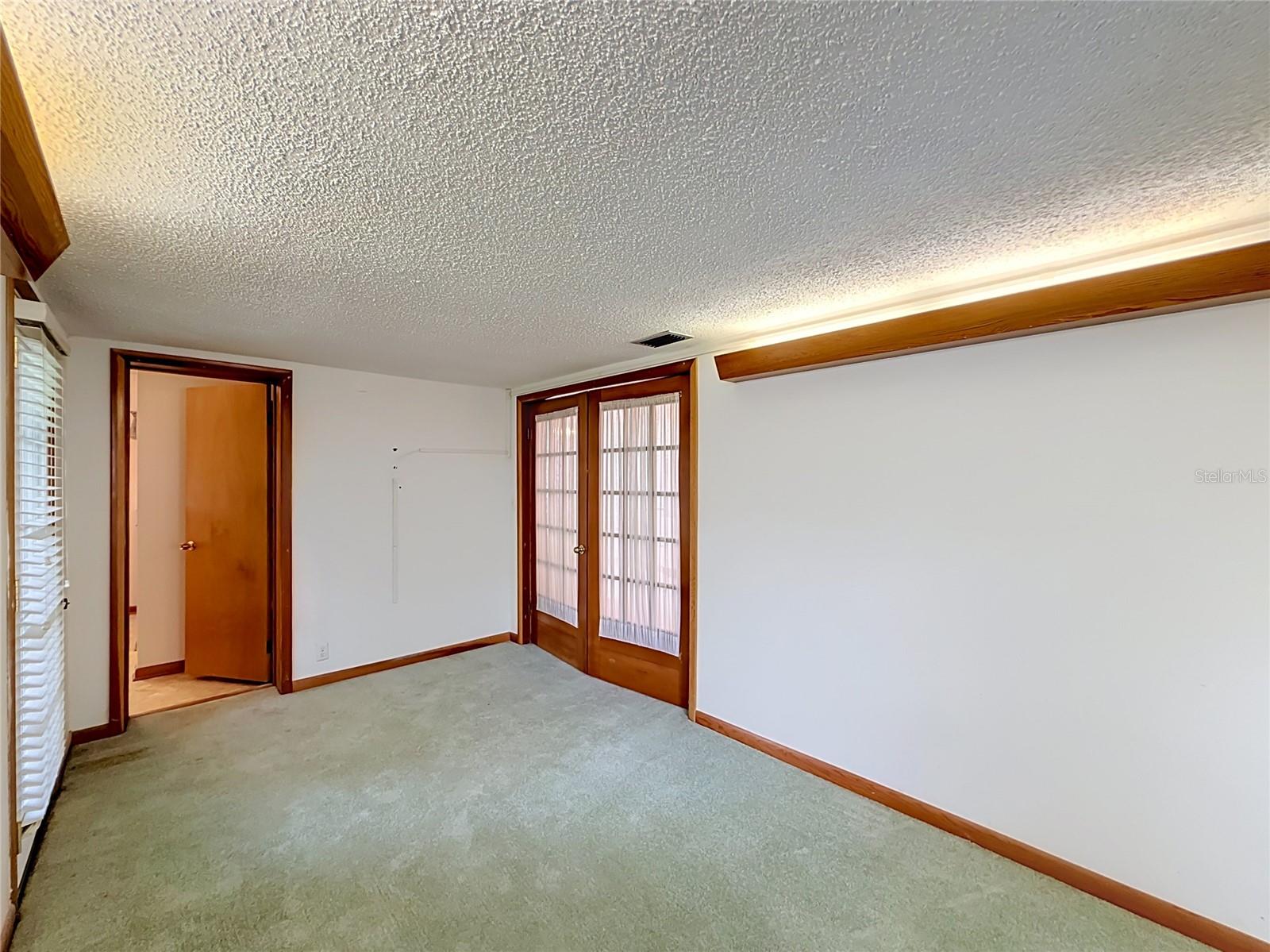3271 Robinson St Property Photo 21