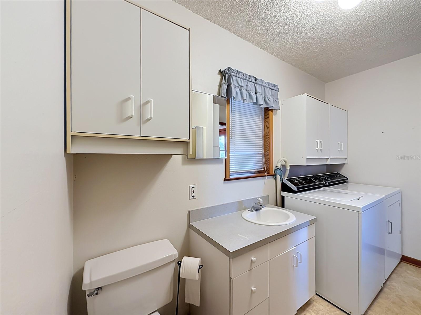 3271 Robinson St Property Photo 22