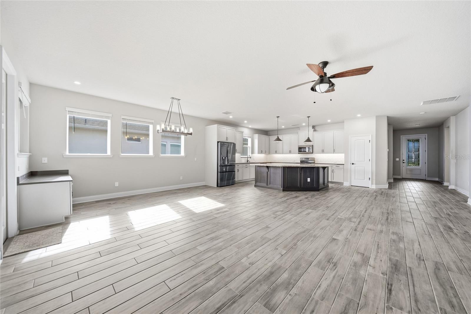17026 Crestmont Blvd Property Photo 4