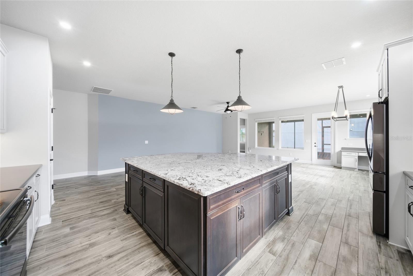 17026 Crestmont Blvd Property Photo 9