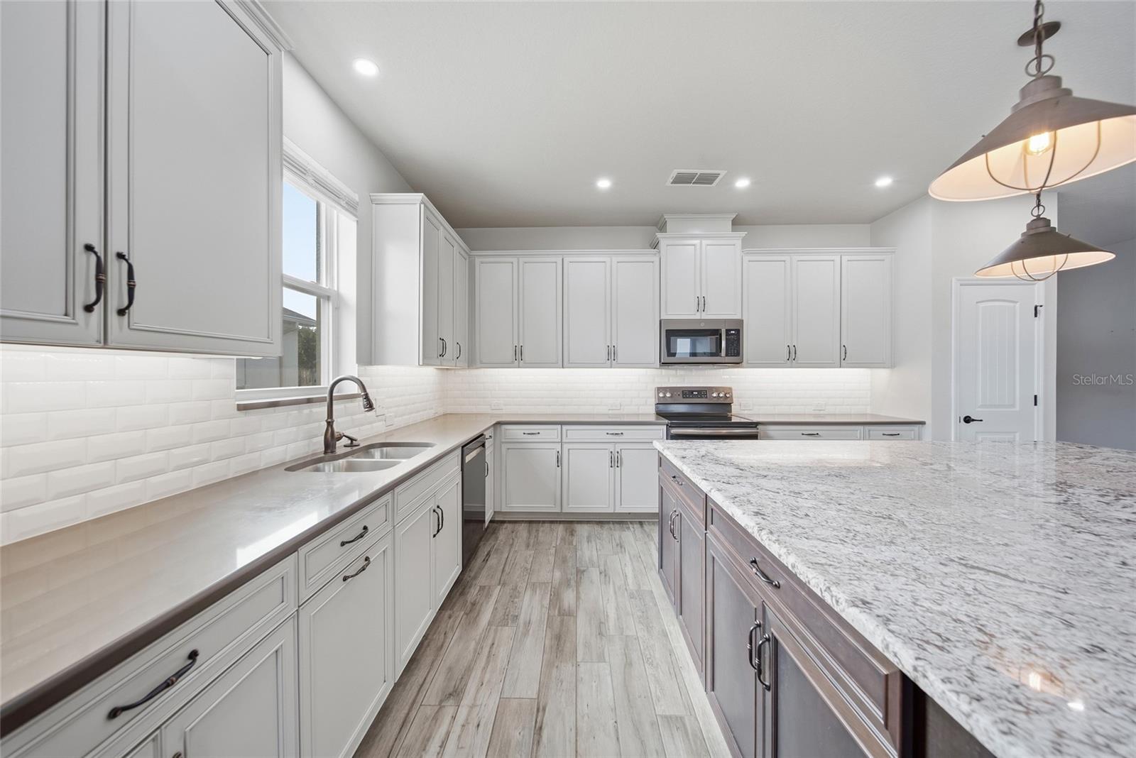 17026 Crestmont Blvd Property Photo 10